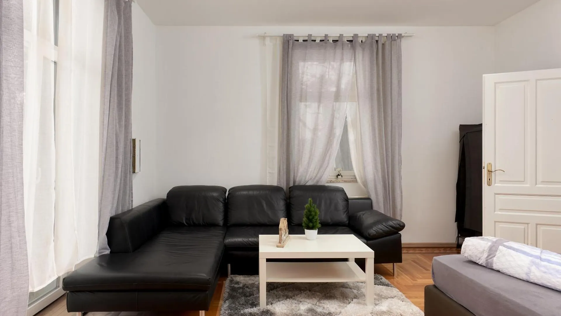 Schoenbrunn Palace Apartments Free Parking And 24H Check-In Viena Austria
