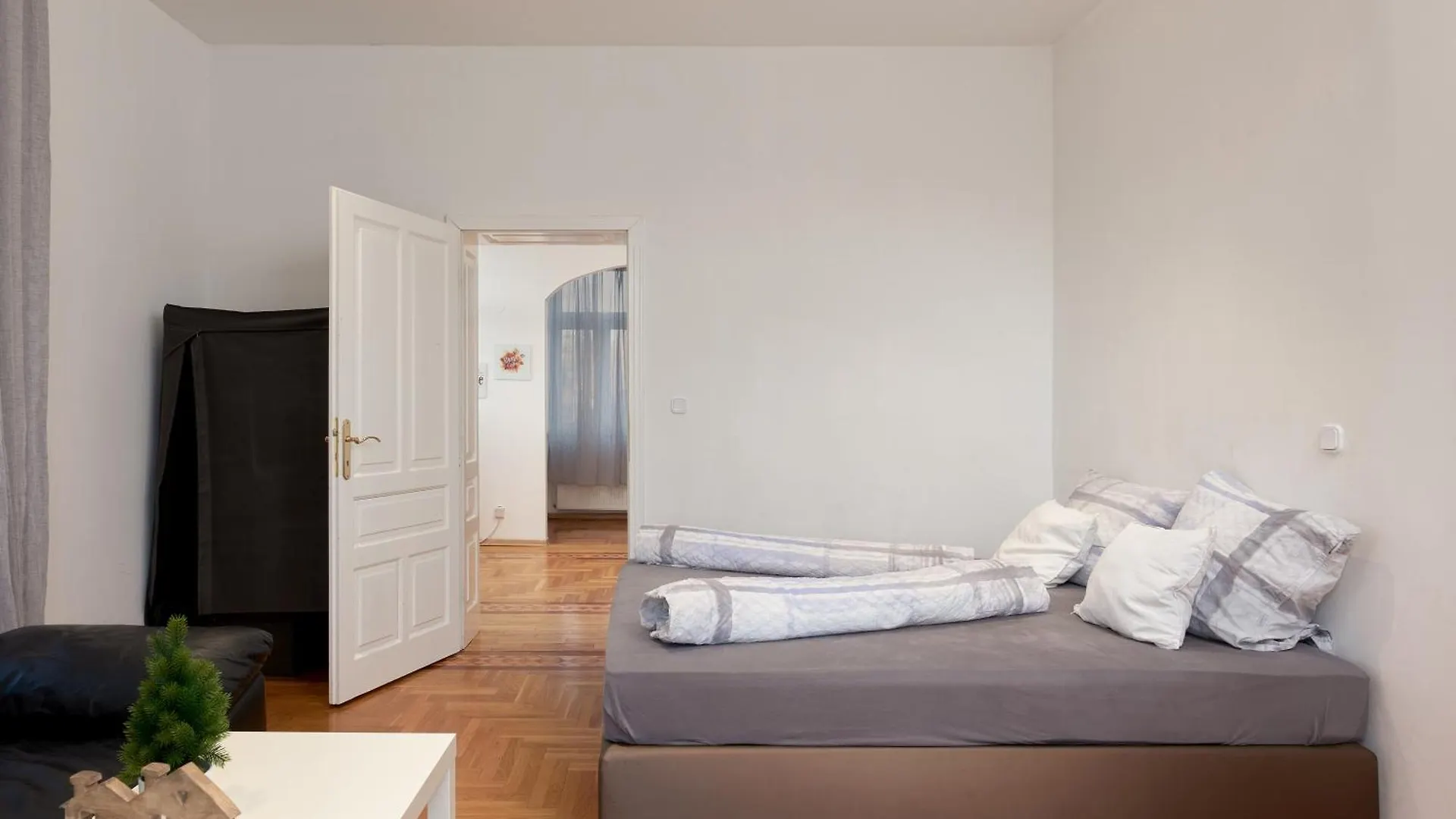 Schoenbrunn Palace Apartments Free Parking And 24H Check-In Viena 0*,  Austria