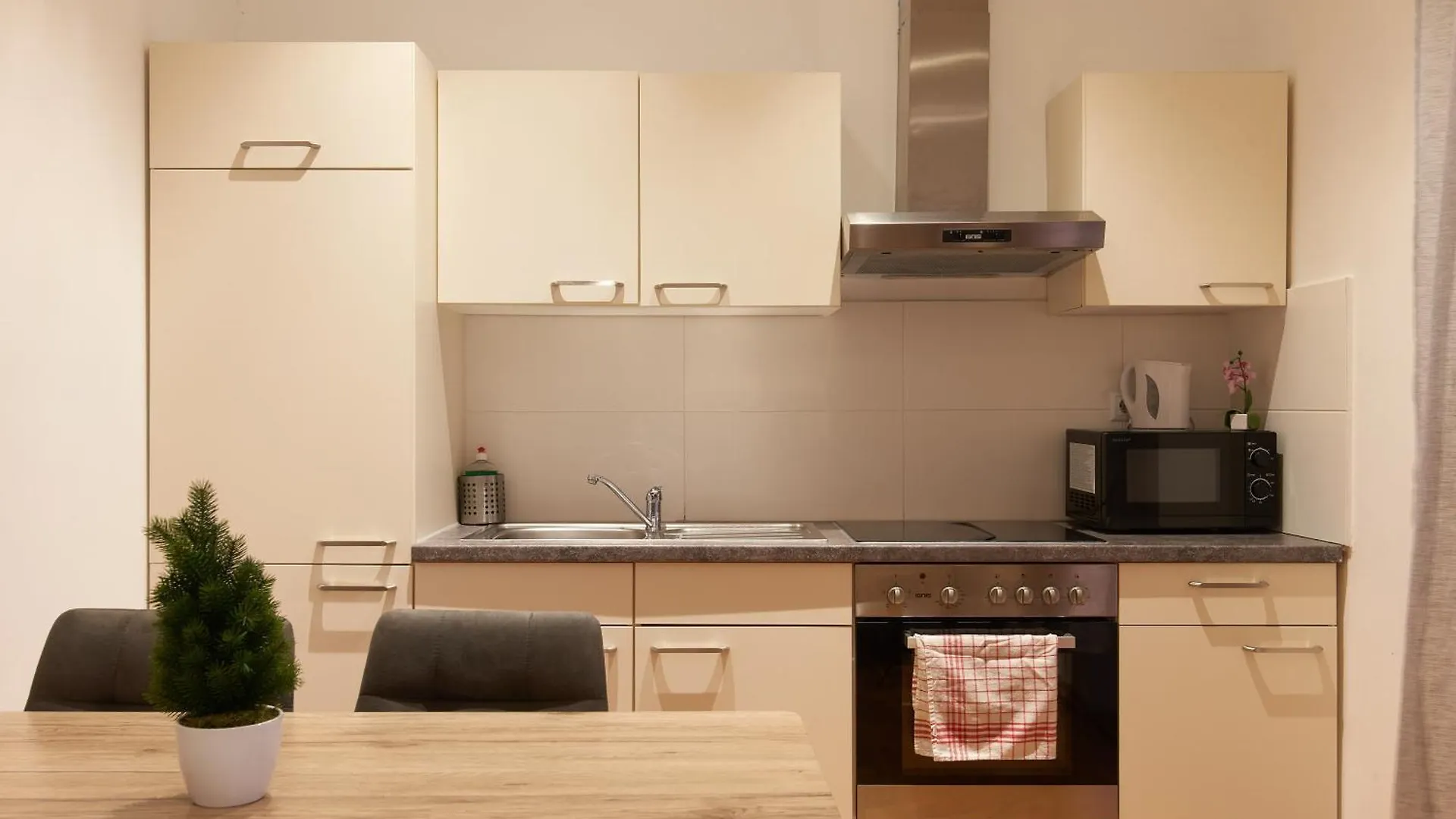 Schoenbrunn Palace Apartments Free Parking And 24H Check-In Viena 0*,  Austria